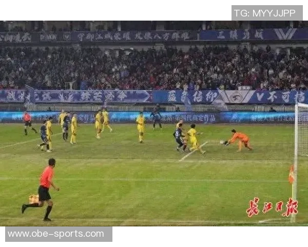 客胜三镇成功保级球迷热情迎接深圳新鹏城全队归来