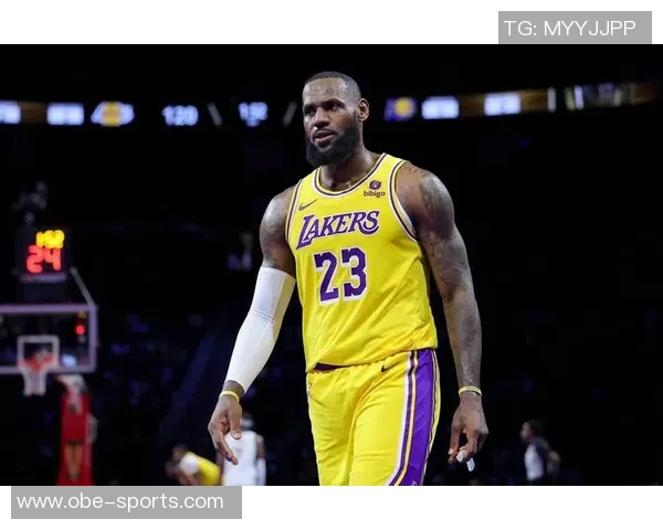 詹姆斯赛季首秀后身体状态良好期待恢复健康重返巅峰